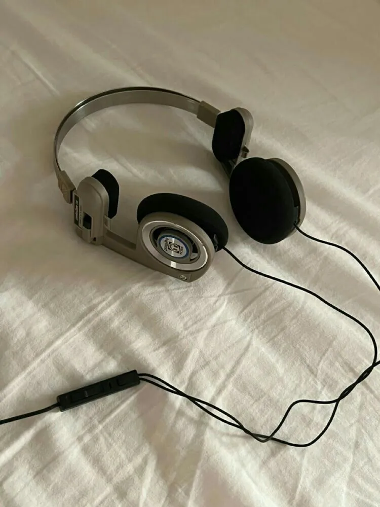 Scarica, possiedi, rivoluziona: perché i teen italiani sono tornati a fare pirateria musicale