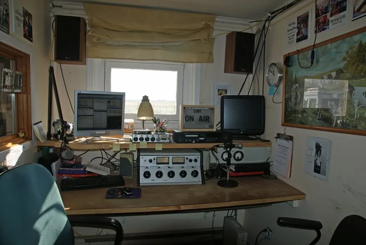 Trasmissione non autorizzata: i teenager italiani che fanno radio pirata su Discord e Twitch